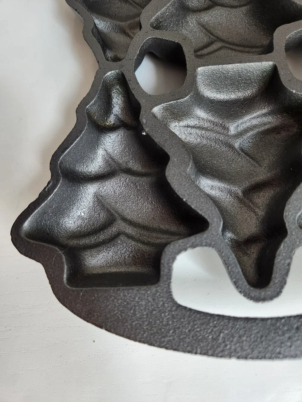 Vintage 1991 • John Wright • Cast Iron Christmas Tree Mold Pan Cornbread • USA